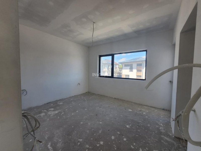 Casa individuala , 4 camere, 3 bai, garaj 26 mp , terasa 40 mp, VALEA ADANCA