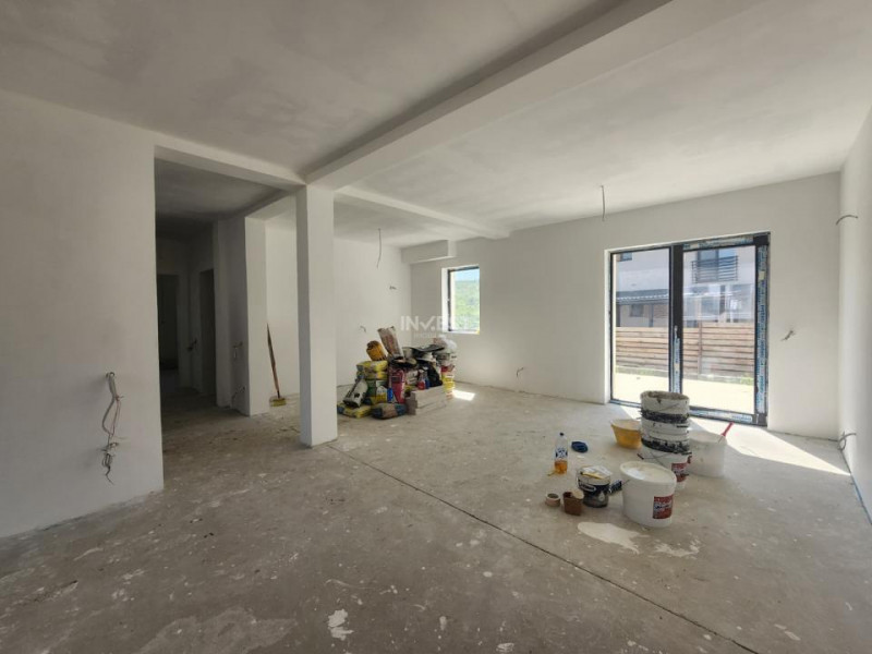 Casa individuala , 4 camere, 3 bai, garaj 26 mp , terasa 40 mp, VALEA ADANCA