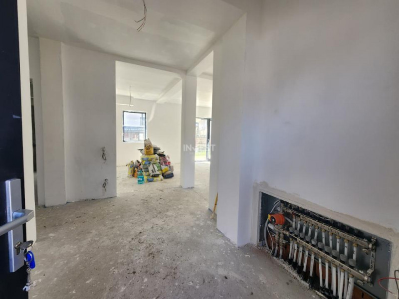 Casa individuala , 4 camere, 3 bai, garaj 26 mp , terasa 40 mp, VALEA ADANCA