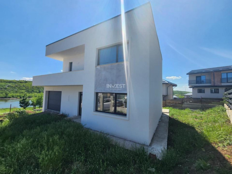 Casa individuala , 4 camere, 3 bai, garaj 26 mp , terasa 40 mp, VALEA ADANCA