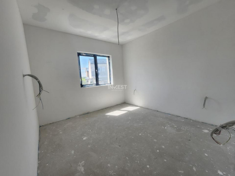 Casa individuala , 4 camere, 3 bai, garaj 26 mp , terasa 40 mp, VALEA ADANCA
