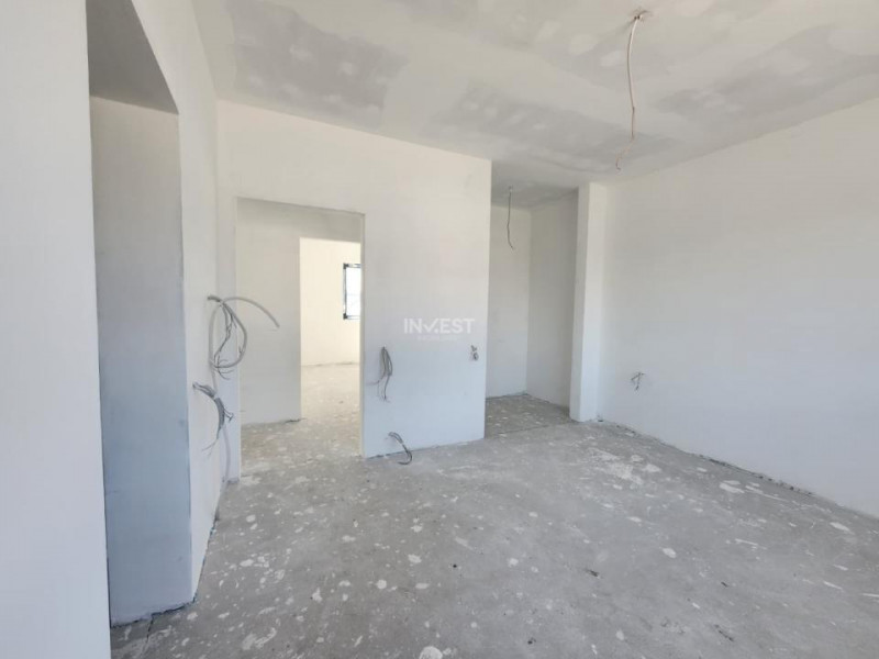 Casa individuala , 4 camere, 3 bai, garaj 26 mp , terasa 40 mp, VALEA ADANCA