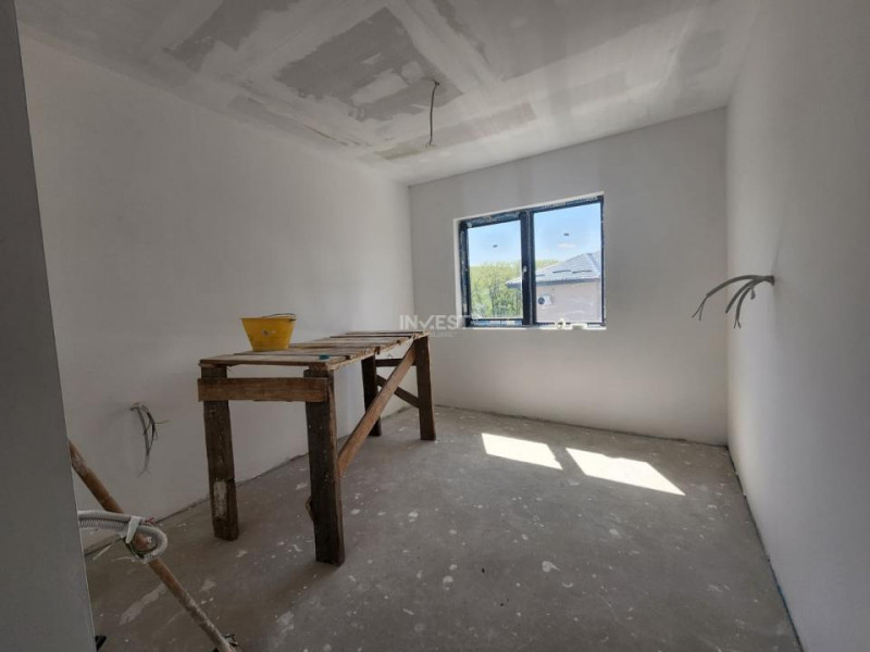 Casa individuala , 4 camere, 3 bai, garaj 26 mp , terasa 40 mp, VALEA ADANCA