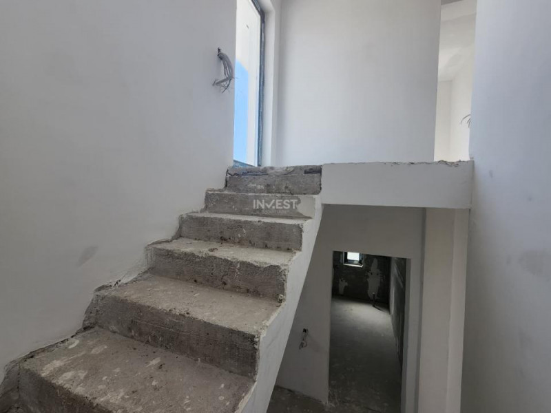 Casa individuala , 4 camere, 3 bai, garaj 26 mp , terasa 40 mp, VALEA ADANCA