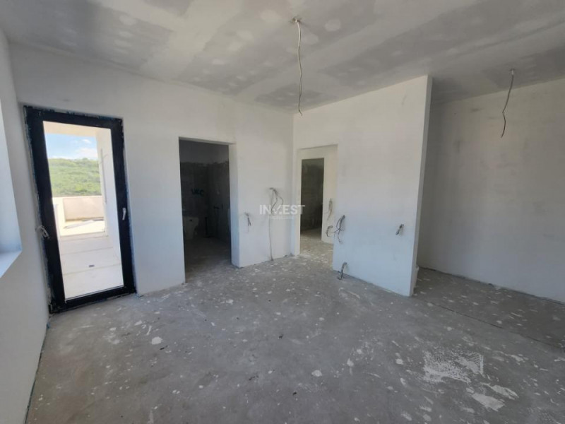 Casa individuala , 4 camere, 3 bai, garaj 26 mp , terasa 40 mp, VALEA ADANCA