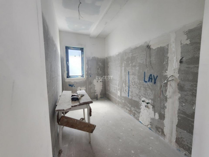 Casa individuala , 4 camere, 3 bai, garaj 26 mp , terasa 40 mp, VALEA ADANCA