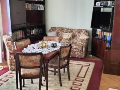 Apartament de 3 camere-etaj intermediar-Pasaj Octav Bancila