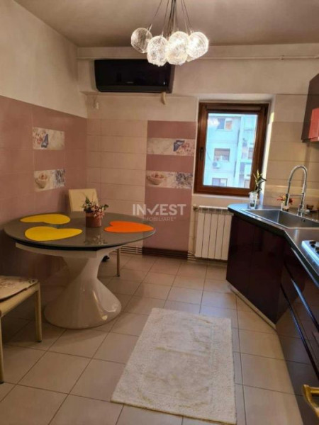 Apartament 3 camere decomandat-80 mp-Podu Ros-bloc 1994
