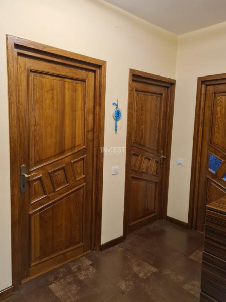 Apartament 3 camere decomandat-80 mp-Podu Ros-bloc 1994