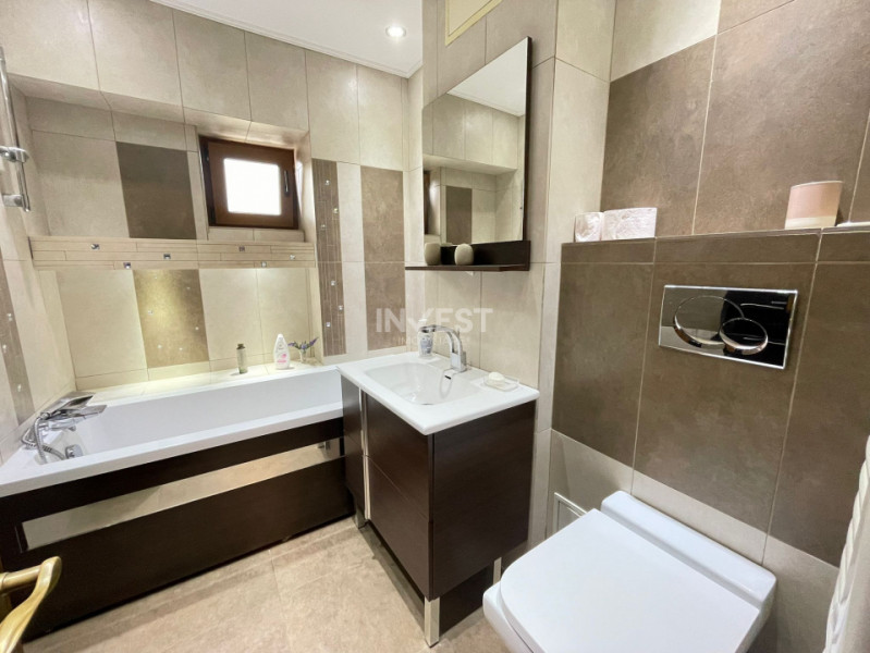 Apartament 3 camere decomandat-80 mp-Podu Ros-bloc 1994
