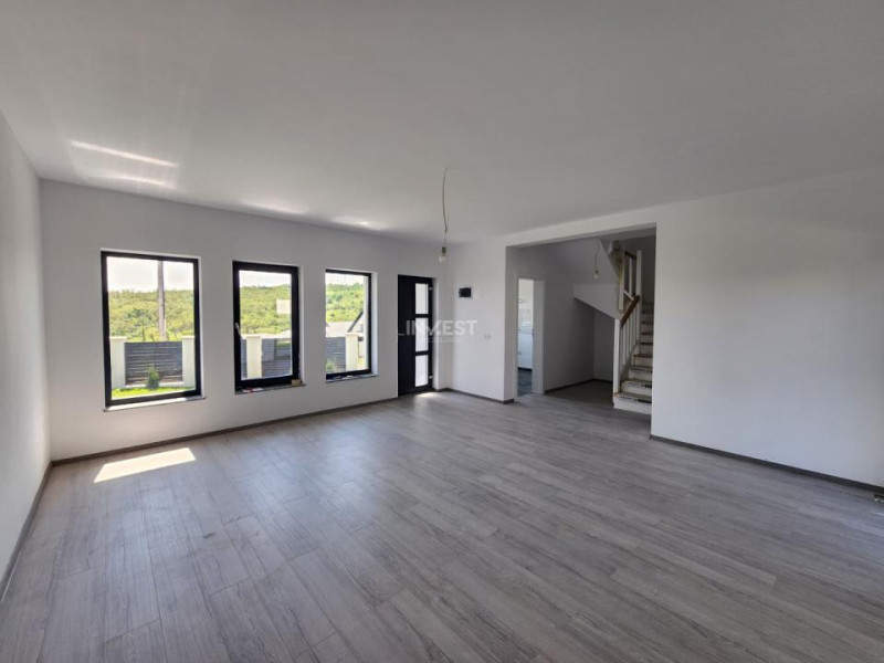 Duplex 4 camere, 2 bai , VALEA ADANCA