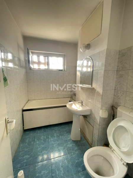 Apartament 3 camere-70 mp-Podu Ros-bloc fara risc