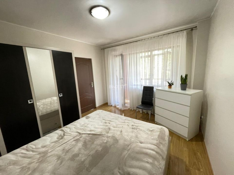 Apartament 3 camere-renovat-Podu Ros-etaj intermediar