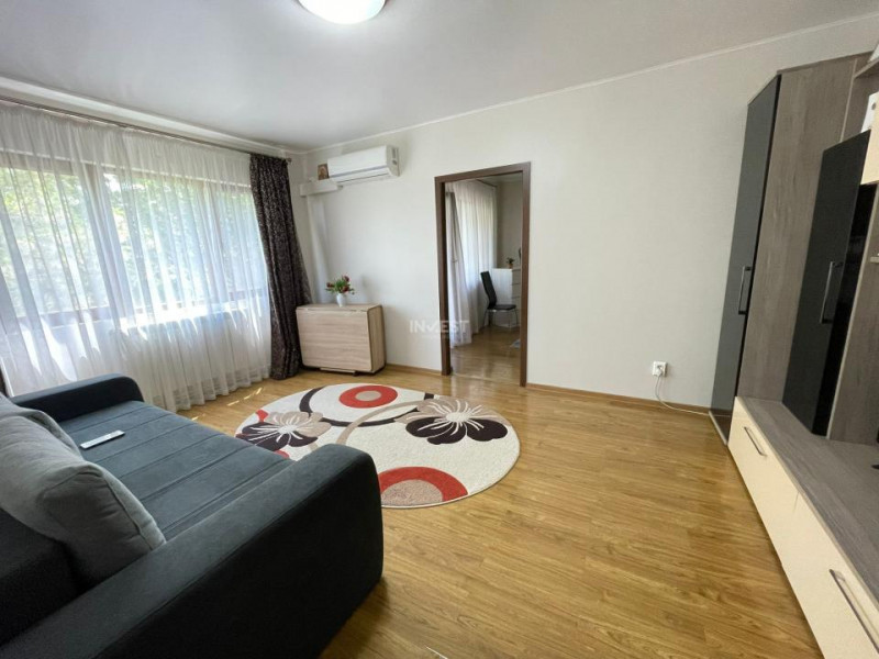 Apartament 3 camere-renovat-Podu Ros-etaj intermediar
