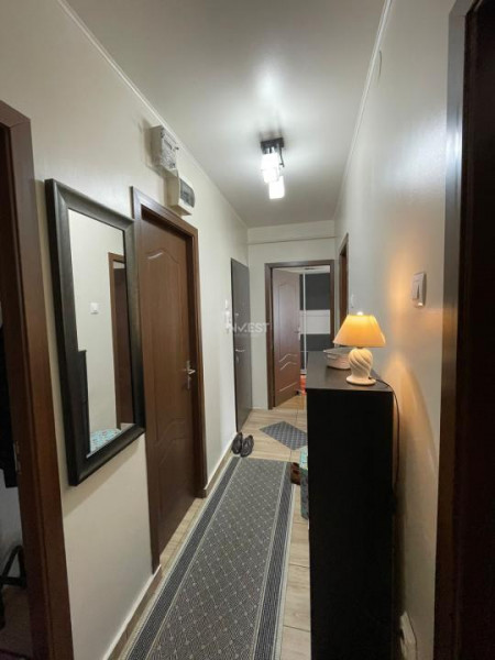 Apartament 3 camere-renovat-Podu Ros-etaj intermediar