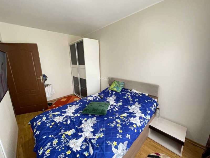 Apartament 3 camere-renovat-Podu Ros-etaj intermediar