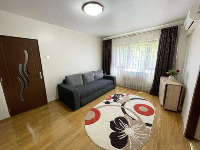 Apartament 3 camere-renovat-Podu Ros-etaj intermediar
