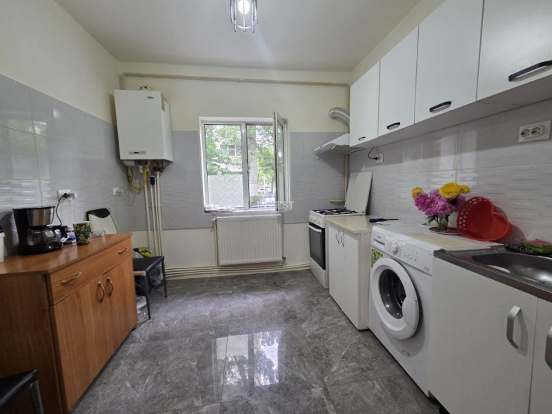 Apartament 3 camere-Decomandate-Mircea cel Batran