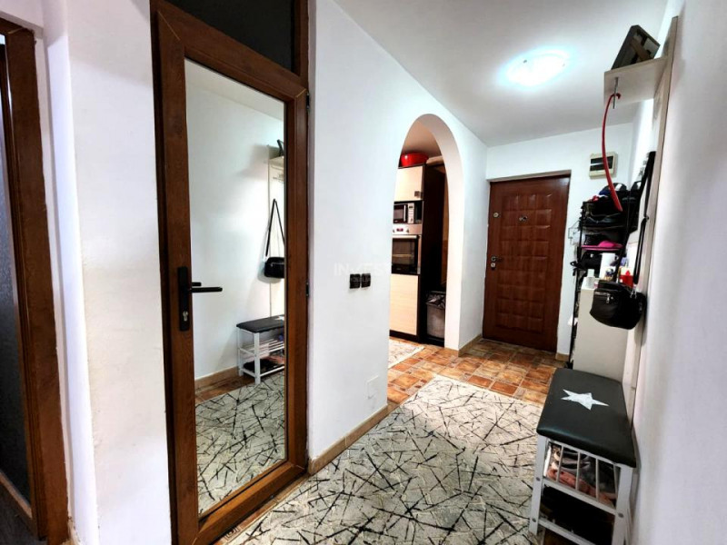 Apartament 2 camere decomandat, parter înalt, Podu Iloaiei – zonă centrală