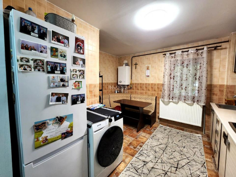 Apartament 2 camere decomandat, parter înalt, Podu Iloaiei – zonă centrală