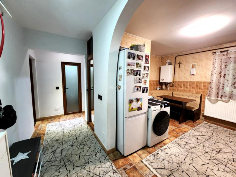 Apartament 2 camere decomandat, parter înalt, Podu Iloaiei – zonă centrală