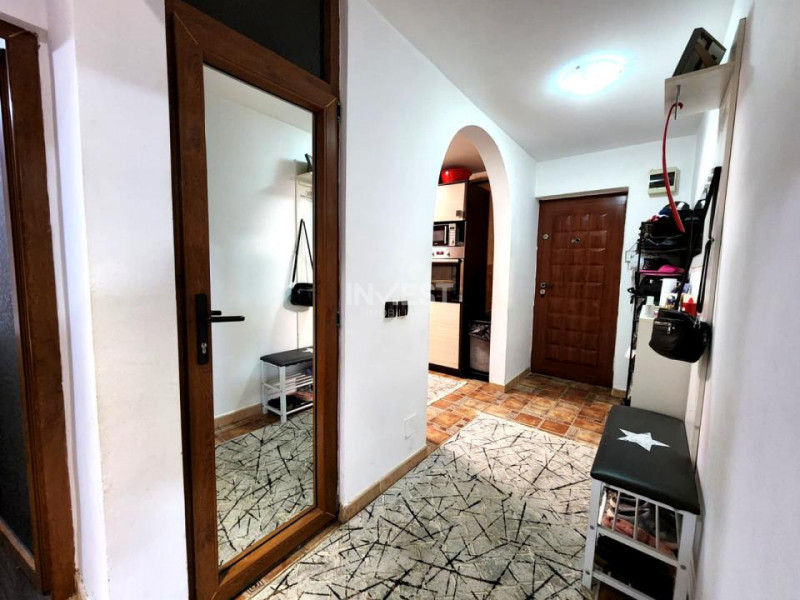 Apartament 2 camere decomandat, parter înalt, Podu Iloaiei – zonă centrală