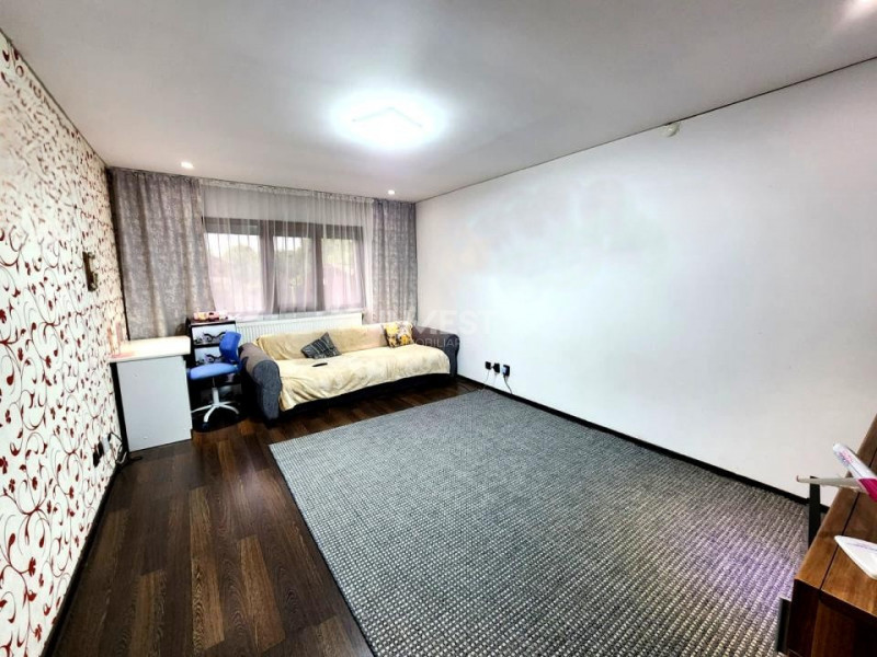 Apartament 2 camere decomandat, parter înalt, Podu Iloaiei – zonă centrală