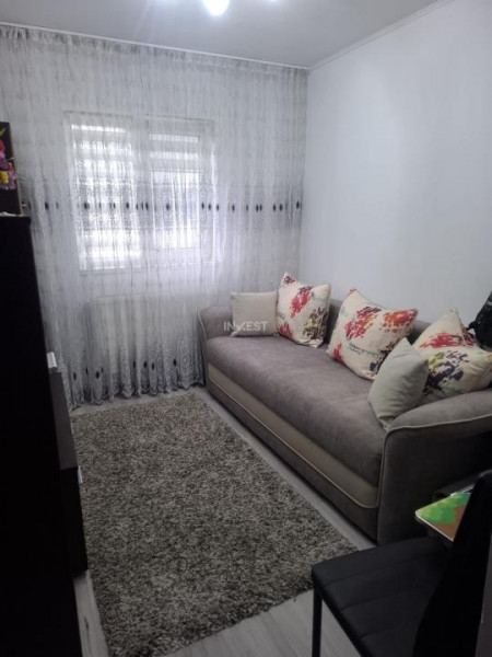 Apartament 3 Camere-etaj intermediar-Metalurgie