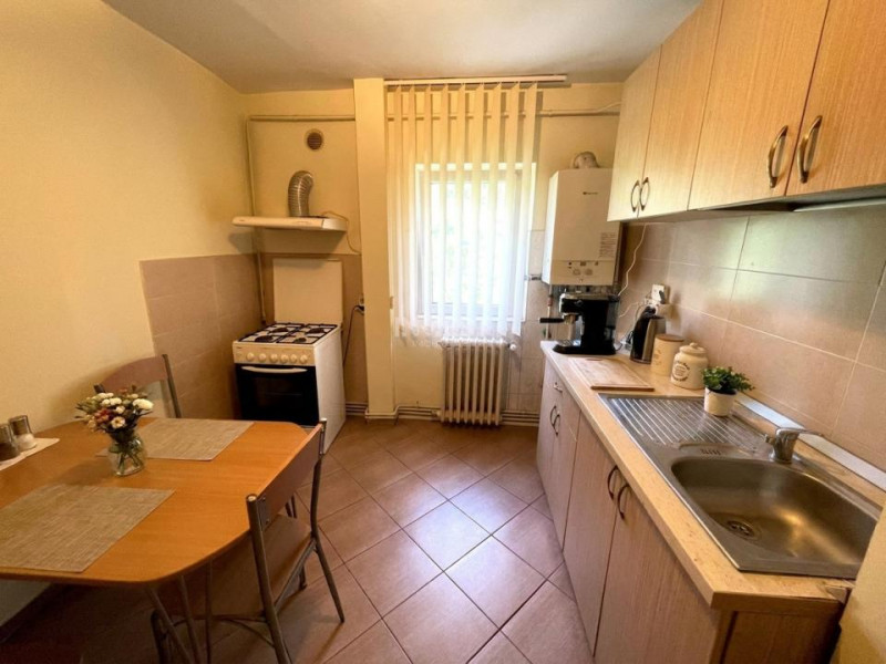 Apartament 3 camere, decomandat, zona Arcu - Scoala Stefan Barsanescu, Iasi