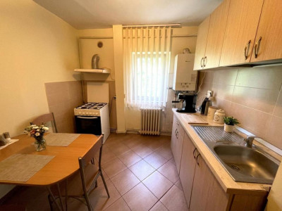 Apartament 3 camere, decomandat, zona Arcu - Scoala Stefan Barsanescu, Iasi