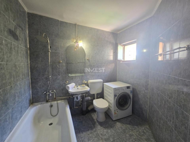 Apartament 3 camere, Decomandat, Piata Alexandru cel Bun