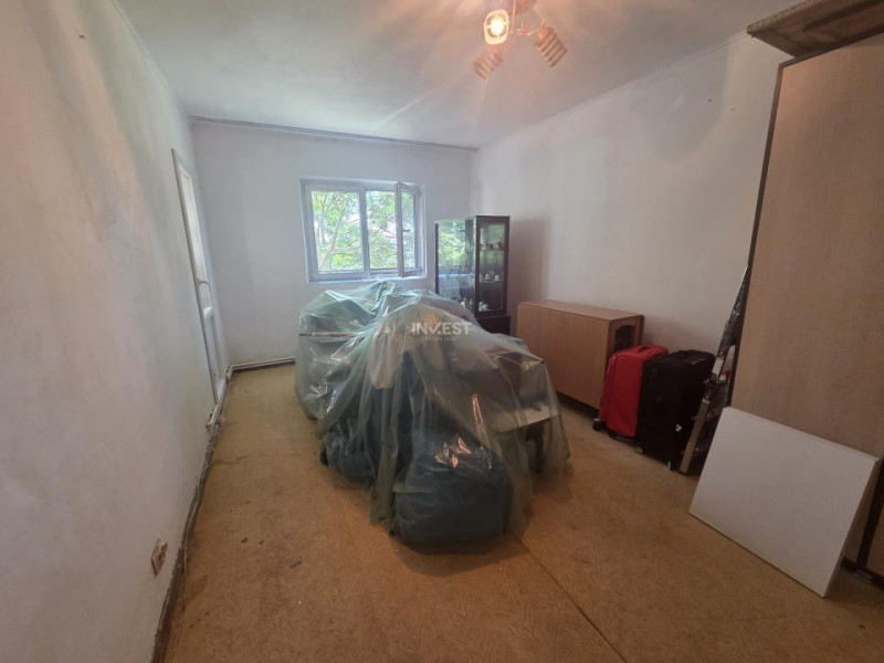Apartament 3 camere, Decomandat, Piata Alexandru cel Bun
