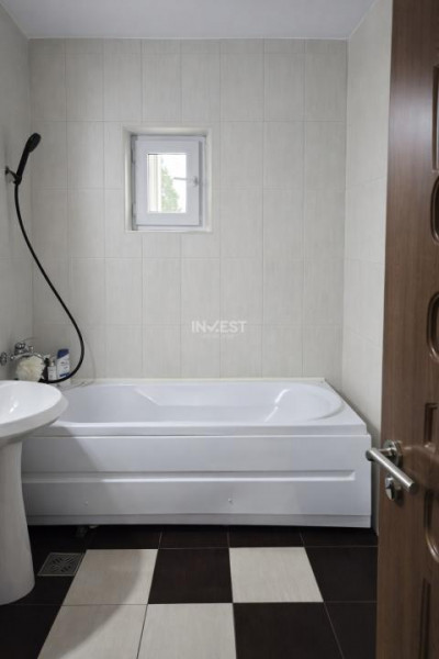 Apartament 3 camere decomandat – Nicolina 2 - 76,29 mp - renovat