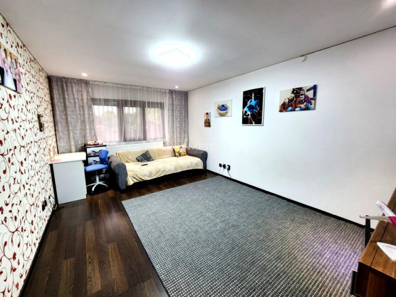 Apartament 2 camere decomandat, parter înalt, Podu Iloaiei – zonă centrală