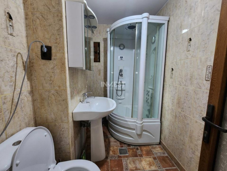 Apartament 2 camere decomandat, parter înalt, Podu Iloaiei – zonă centrală
