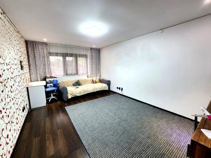 Apartament 2 camere decomandat, parter înalt, Podu Iloaiei – zonă centrală