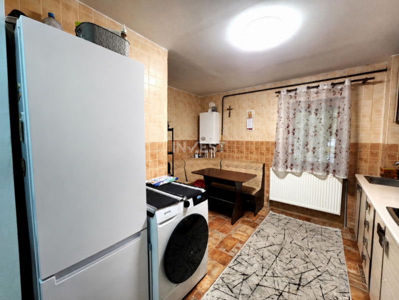 Apartament 2 camere decomandat, parter înalt, Podu Iloaiei – zonă centrală