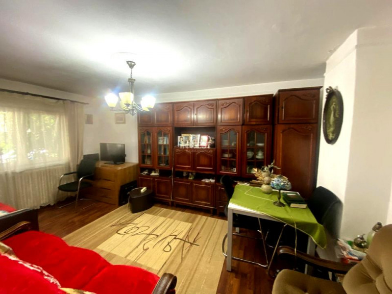 Apartament decomandat cu 4 camere si 2 băi - Nicolina 1