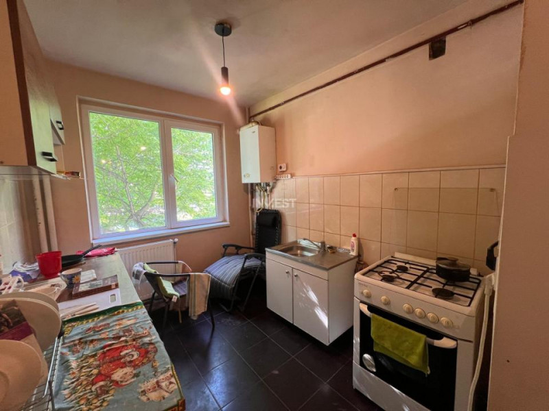 Apartament 4 camere-etaj 1-90 mp-Podu Ros-sens giratoriu
