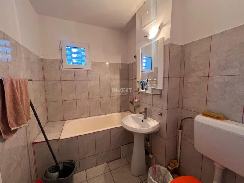 Apartament 4 camere-etaj 1-90 mp-Podu Ros-sens giratoriu