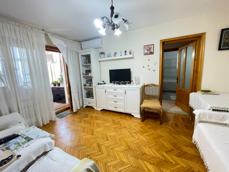 Apartament 3 camere-Podu Ros-Liceul Racovita-etaj 2