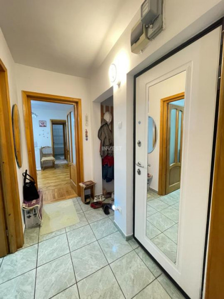 Apartament 3 camere-Podu Ros-Liceul Racovita-etaj 2