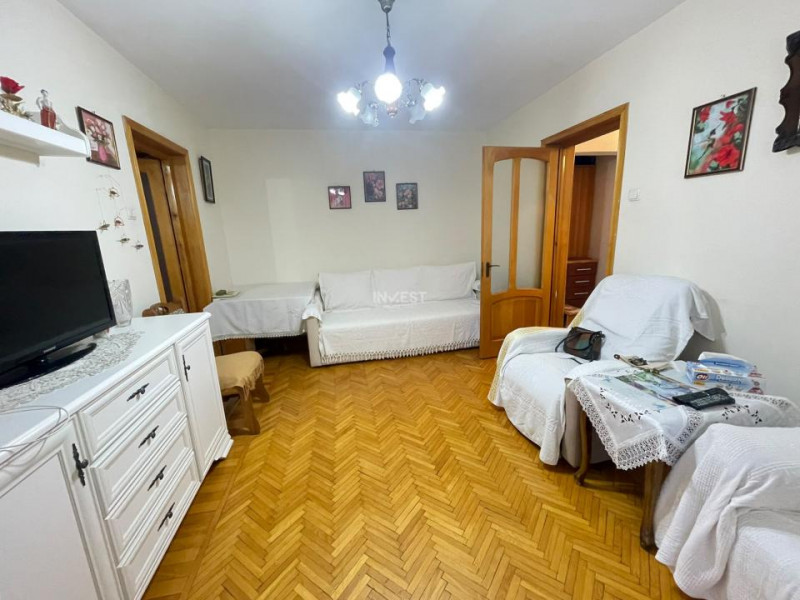 Apartament 3 camere-Podu Ros-Liceul Racovita-etaj 2
