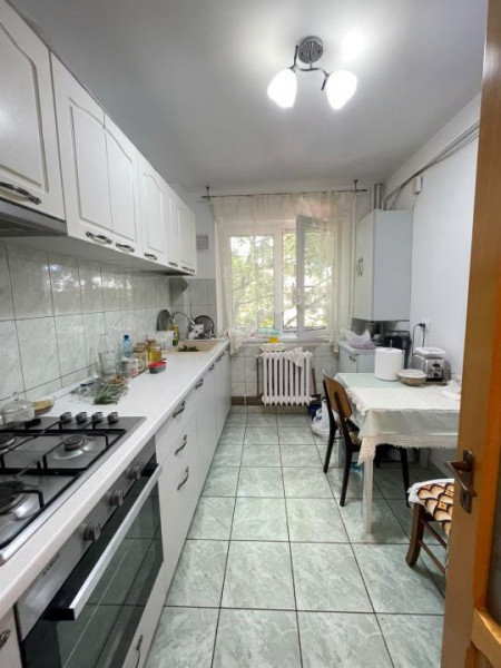Apartament 3 camere-Podu Ros-Liceul Racovita-etaj 2