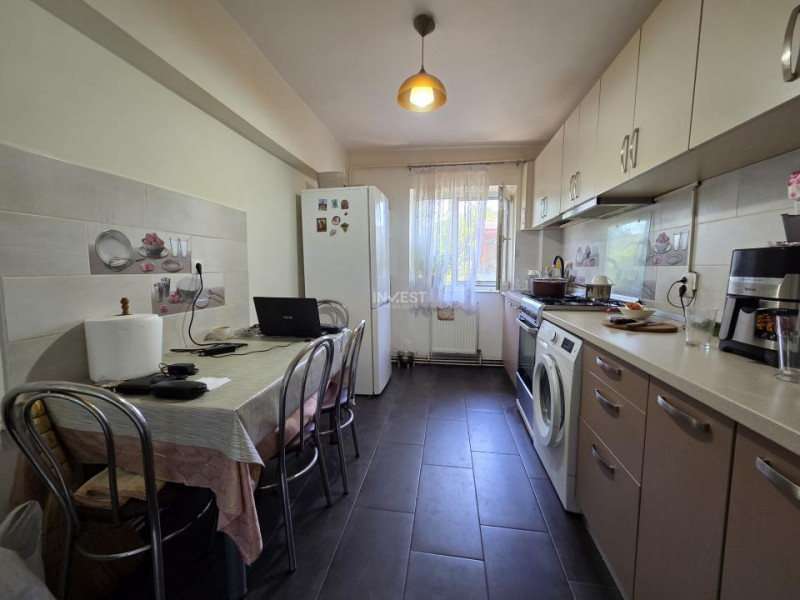Apartament 3 camere, etaj 3, Dacia