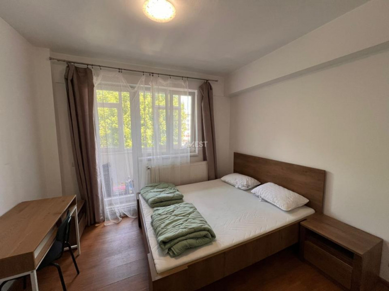 Apartament 4 camere, 2 băi, etaj 1, Tătărași