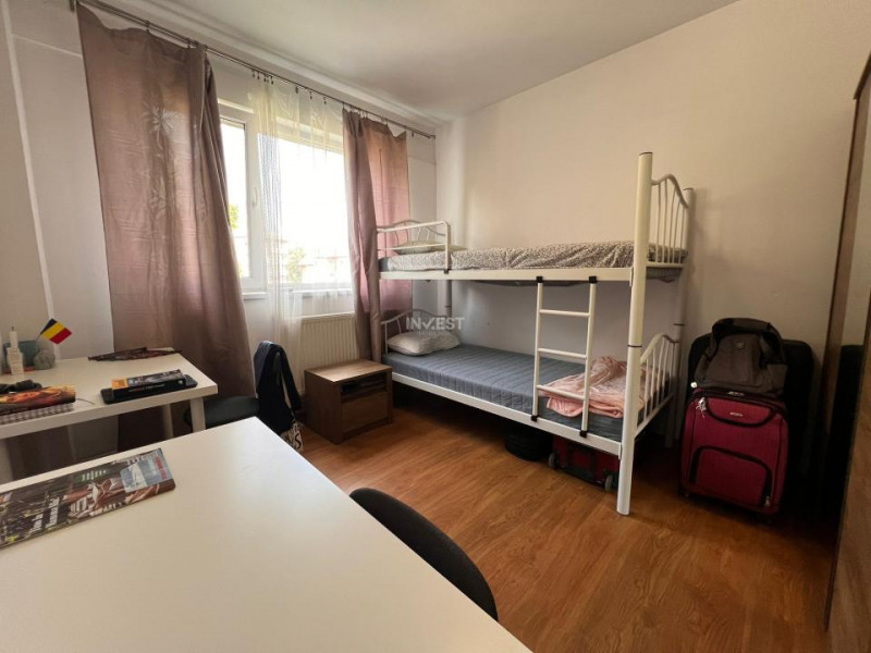 Apartament 4 camere, 2 băi, etaj 1, Tătărași