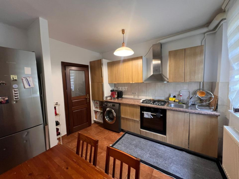 Apartament 4 camere, 2 băi, etaj 1, Tătărași