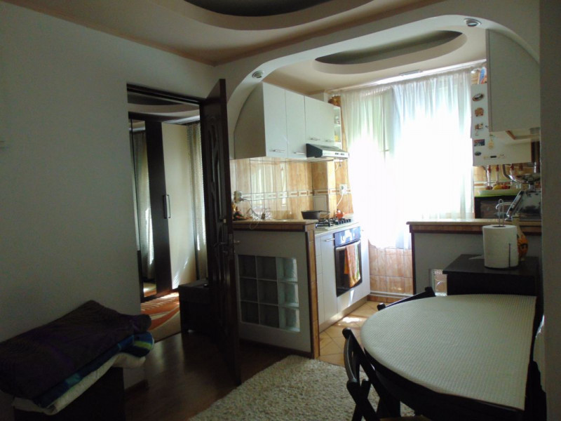 Apartament 3 camere, Tatarasi, etaj 1/4