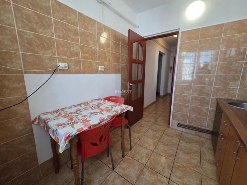 Apartament 2 camere, decomandate, etaj intermediar 